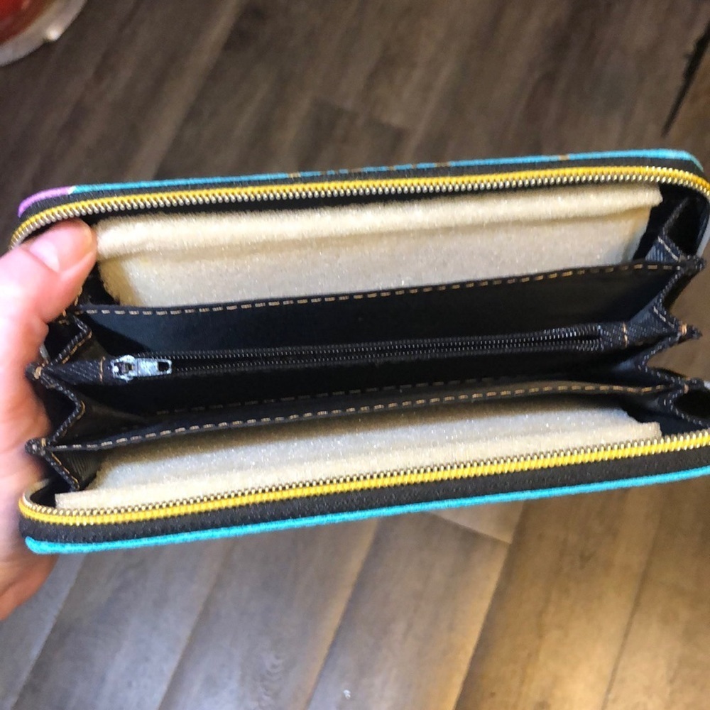 New Artsy wallet - Picture 2 of 3